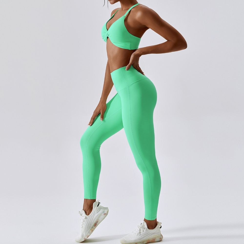 Candy Seamless Front Twist Sports Bra