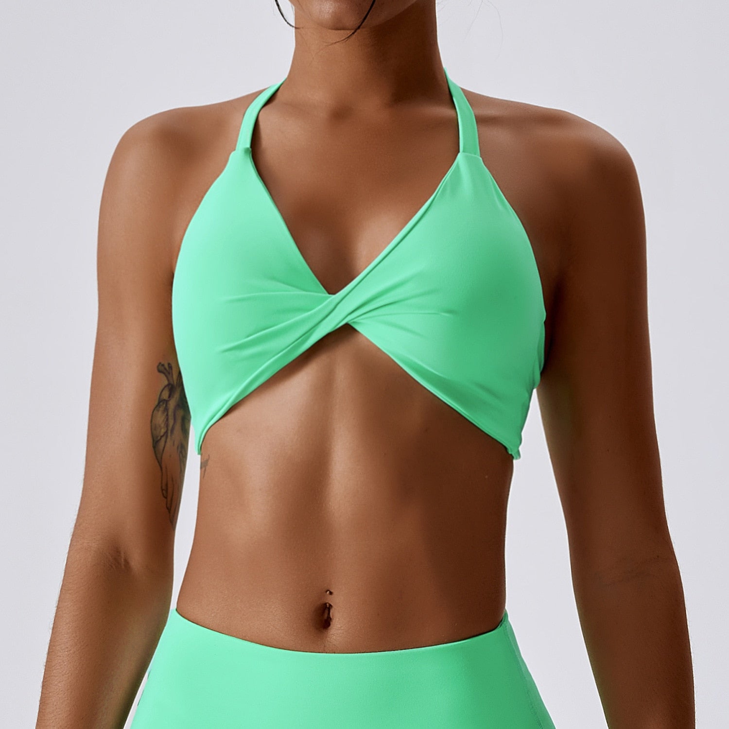 Candy Seamless Front Twist Sports Bra